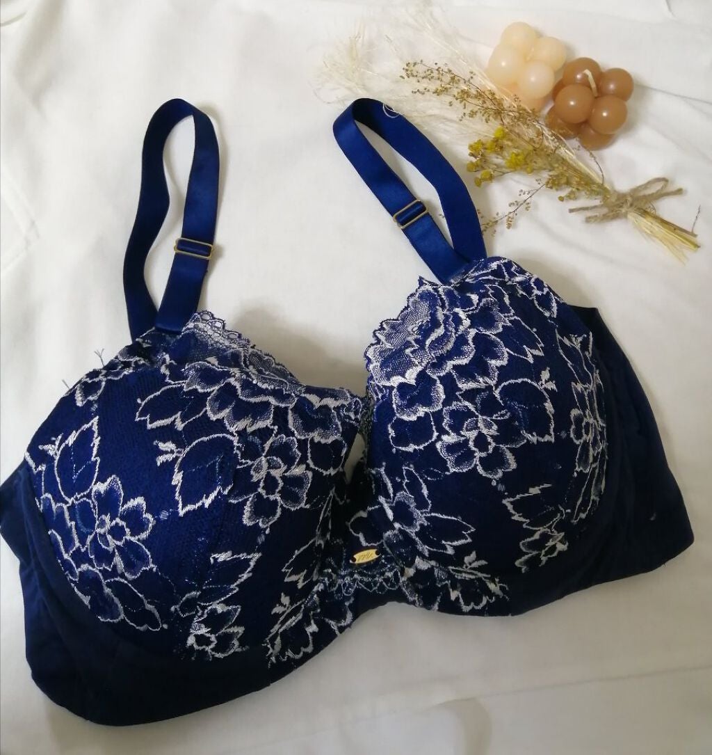 テヒ on LIPS 「オトナのインナーシリーズ「マディア」45歳からの加齢による体型..」(1枚目)