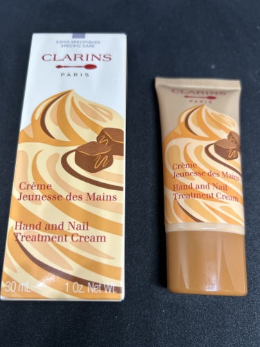 大阪のクラランスで、フィックスミストと、ハンド（ネイル）クリームを購入しました。

⭐️CLARINS  フィックス　メイクアップ W（アフターメイクアップローション）
⭐️CLARINS  ハンド／ネ