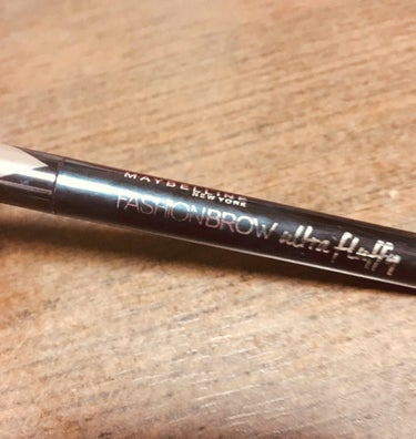 【旧品】ファッションブロウ パウダーインペンシル BR-1 自然な濃茶色/MAYBELLINE NEW YORK/パウダーアイブロウを使ったクチコミ（1枚目）