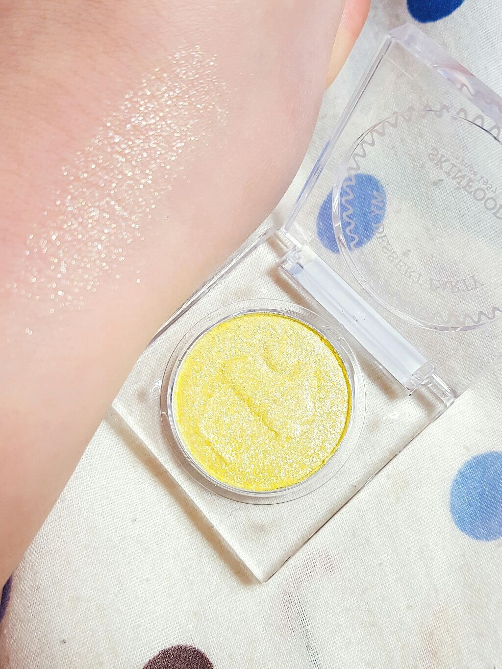 ぶるぞんたこさん🐙 on LIPS 「プチプラ韓国コスメ♥SKINFOOD🍴単色アイシャドウ💕 G..」(2枚目)