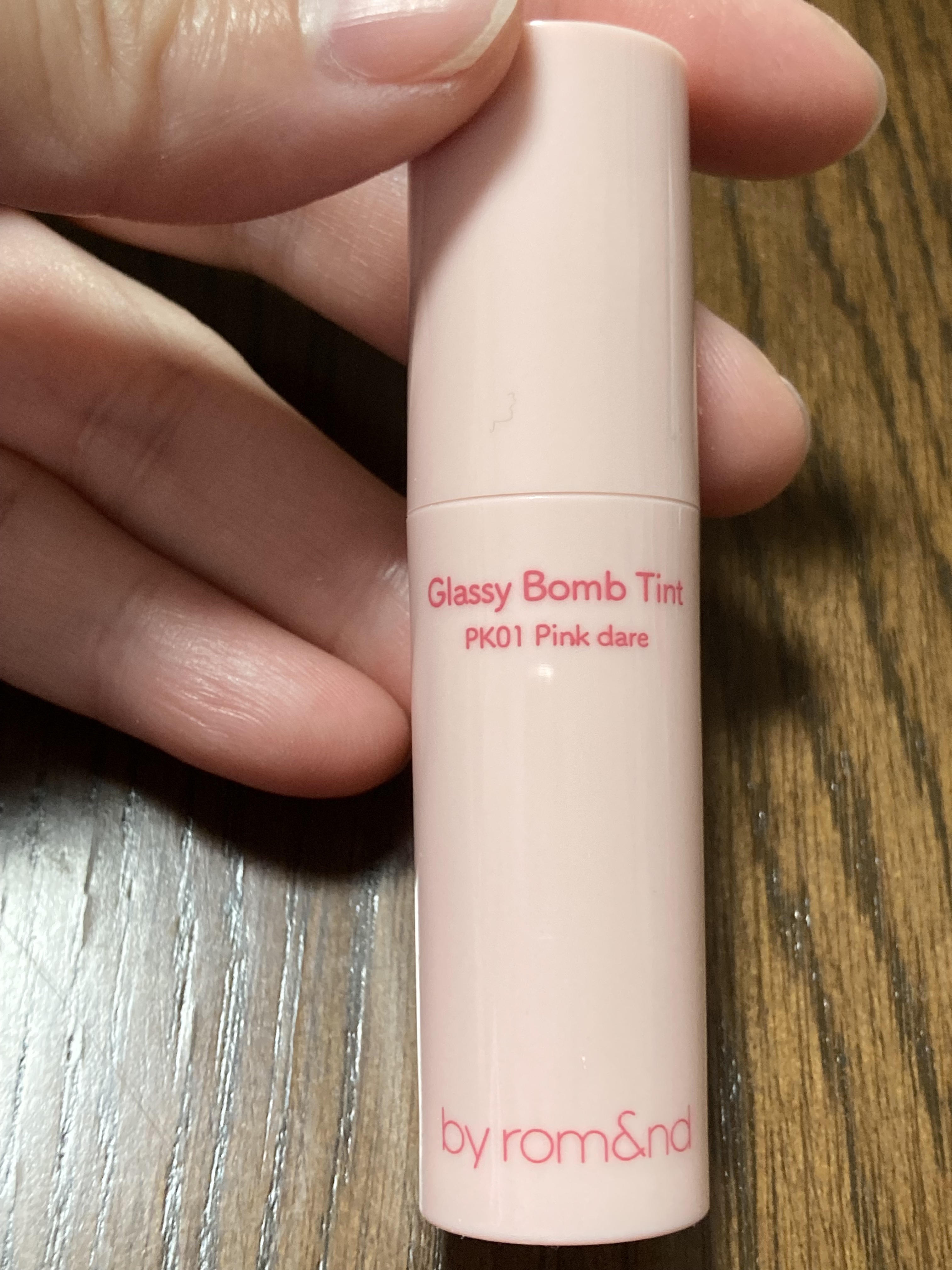 アンドバイロムアンド　グラッシーボムティント PK01 ピンクデアー/&nd by rom&nd/リップティントを使ったクチコミ（3枚目）