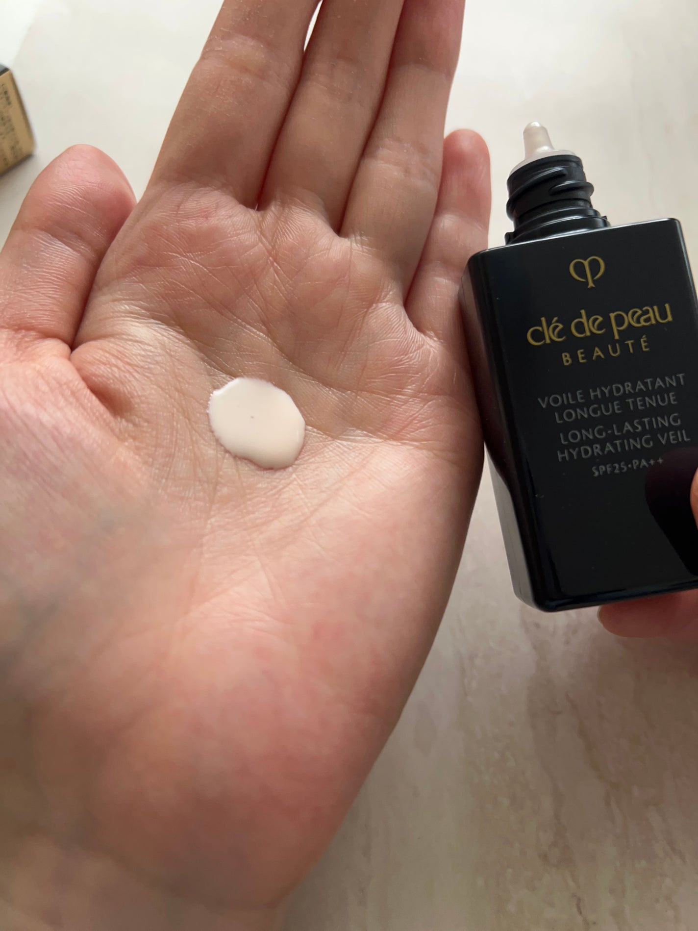 ヴォワールイドラタンロングトゥニュ/クレ・ド・ポー ボーテ/化粧下地を使ったクチコミ(2枚目)