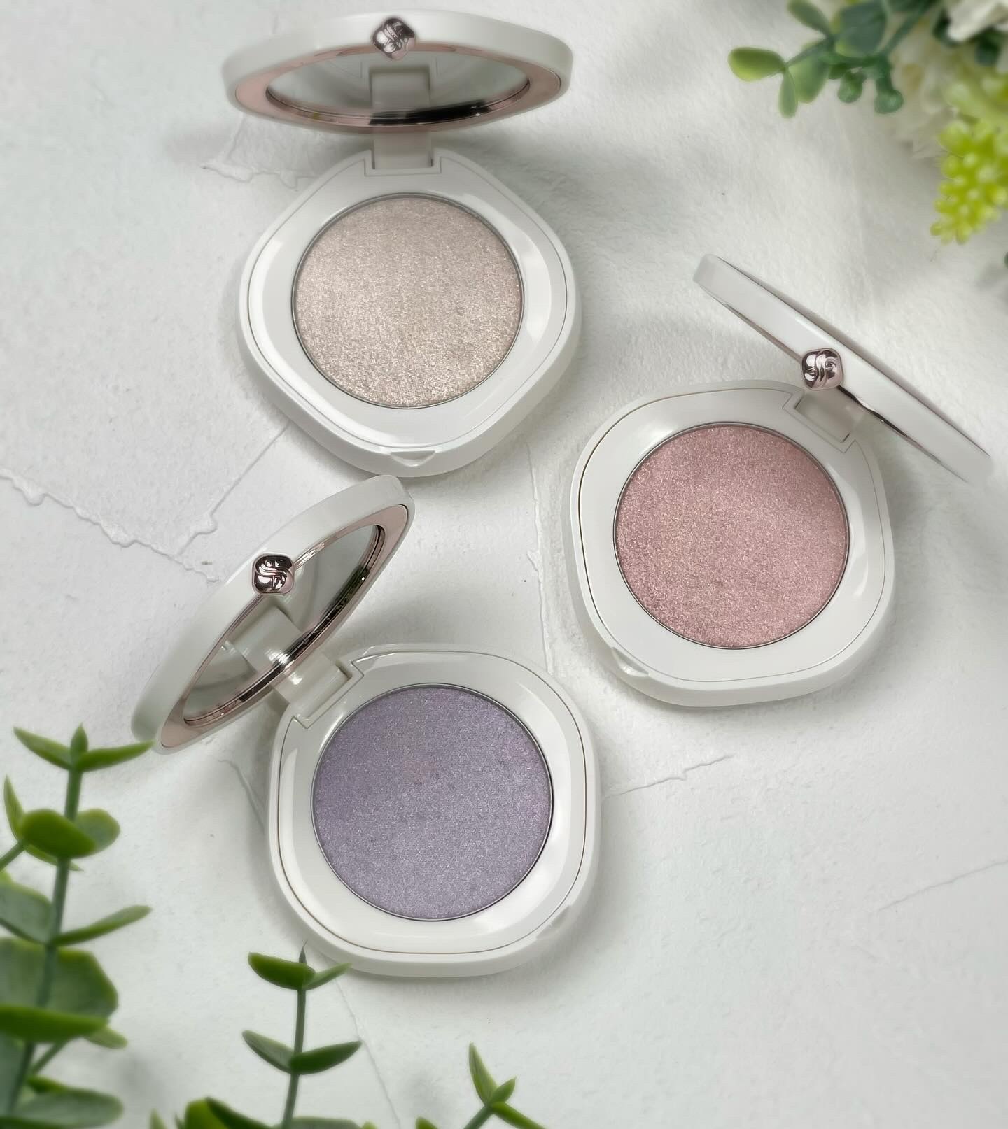 花西子 清波醉漣ハイライトのクチコミ「花西子(フローラシス)の新作ハイライトはしっとりサラサラな質感💓
ブラシで乗せると繊細な煌めき.....」（3枚目）