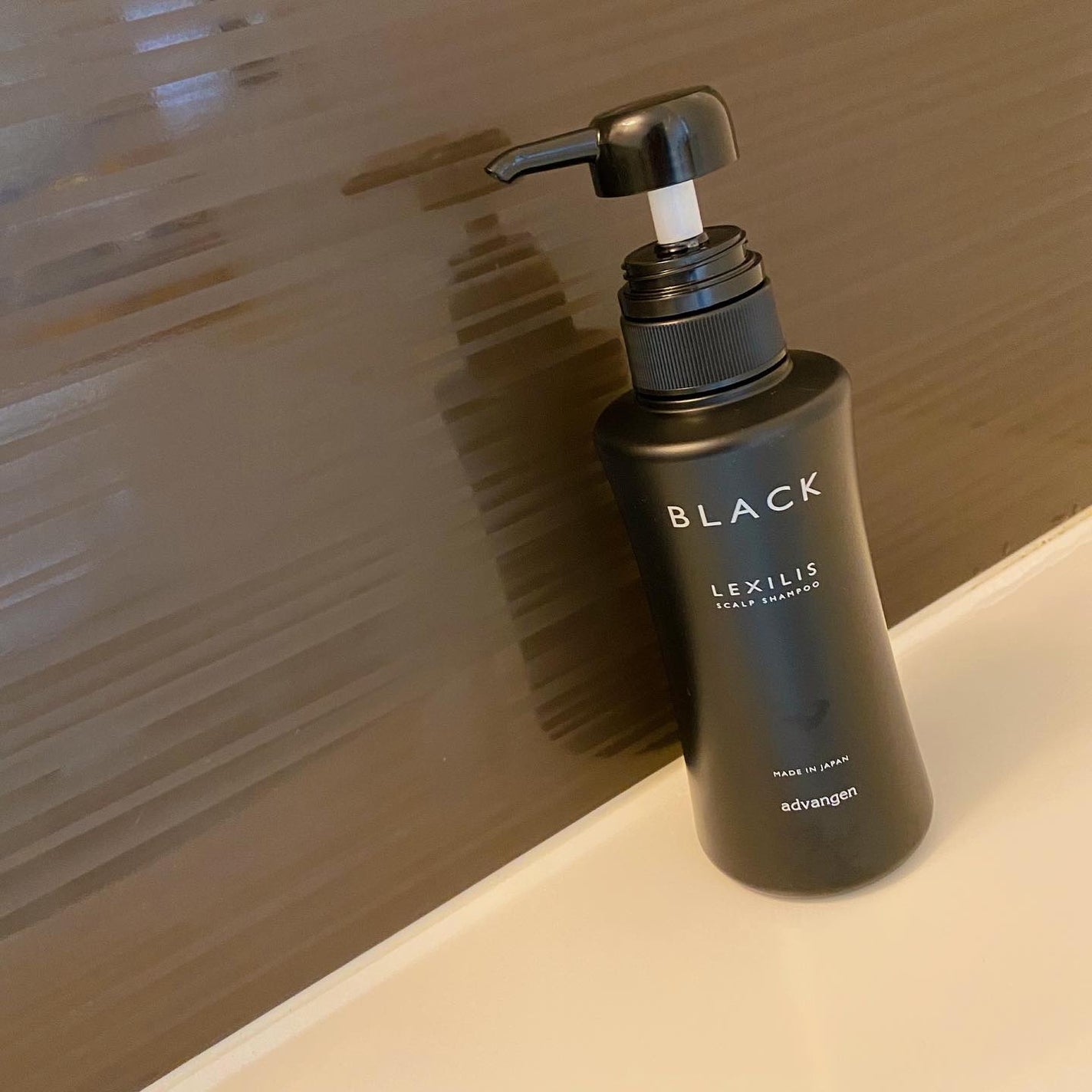 ブラック フレグランス スタイリング ヘアエッセンス/LEXILIS/アウトバストリートメントを使ったクチコミ(3枚目)