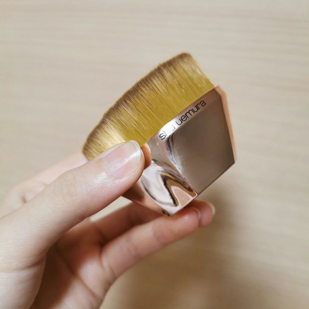 ペタル 55 ファンデーション ブラシ/shu uemura/メイクブラシを使ったクチコミ(2枚目)