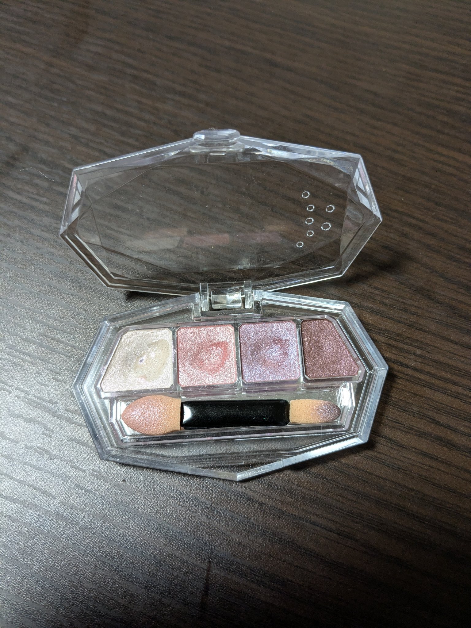 【底見え&断捨離コスメ】
キャンメイク フォーシャイニーアイズ No.13 ベリーシャーベット(廃盤)

私の元相棒です。8年ほど連れ添ってきました。

付属のチップがボロボロになったので、チップだけ別のものに変えて使っていました。

この