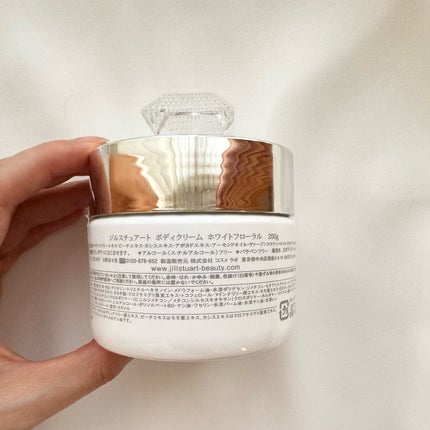 JILL STUART ボディジェリーのクチコミ「清楚な女性のボディークリーム🫧
JILL STUART
ボディジェリー
ホワイトフローラル
.....」(3枚目)