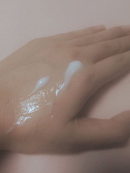 ハンドエッセンス/Standard Products by DAISO /ハンドクリームを使ったクチコミ(2枚目)