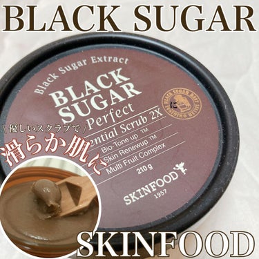 ・

SKINFOODの大人気商品‼️
BLACK SUGARでツルスベ滑らか肌に✨

SKINFOOD
ブラックシュガー 
パーフェクト エッセンシャル スクラブ2X

ボディスクラブって痛そう…、逆に肌荒れしそう…
と不安を抱えてる人にもおすすめなのがスキンフードのボディスクラブ！！
やわらかくてしっとりしていて、とても優しいテクスチャーなんです😭

古い角質をオフしてくれるだけでなく、
保湿、ブライトニング、エイジングケア、血行促進も叶えてくれるんです！

ベタついたり重いなと感じることなく使えるし、何より洗い上がりの肌触りが堪らない…✨

これはぜひ一度試して欲しいです！

・

#pamun
#パムン
 #人気商品
#スクラブ
#ブラックシュガー
#ブラックシュガーマスク
#スキンケア
#クレンジング
#韓国スキンケア
#韓国コスメ
#韓国化粧品
#スキンフード
#skinfood
#스킨푸드
#skinfoodjapanの画像 その0