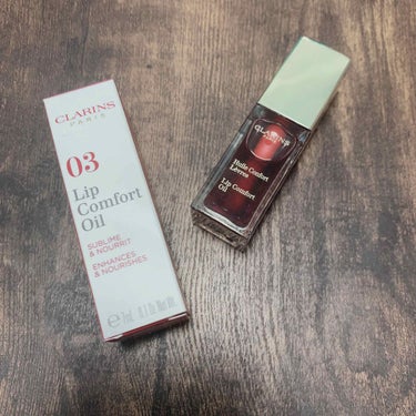 CLARINS コンフォートリップオイル 03 red berry

🐼テクスチャー🐼
トロッとしたシロップのようなテクスチャー。
お色によって香りが違うのですが、ダントツでいい香りなのがこの03。イチ