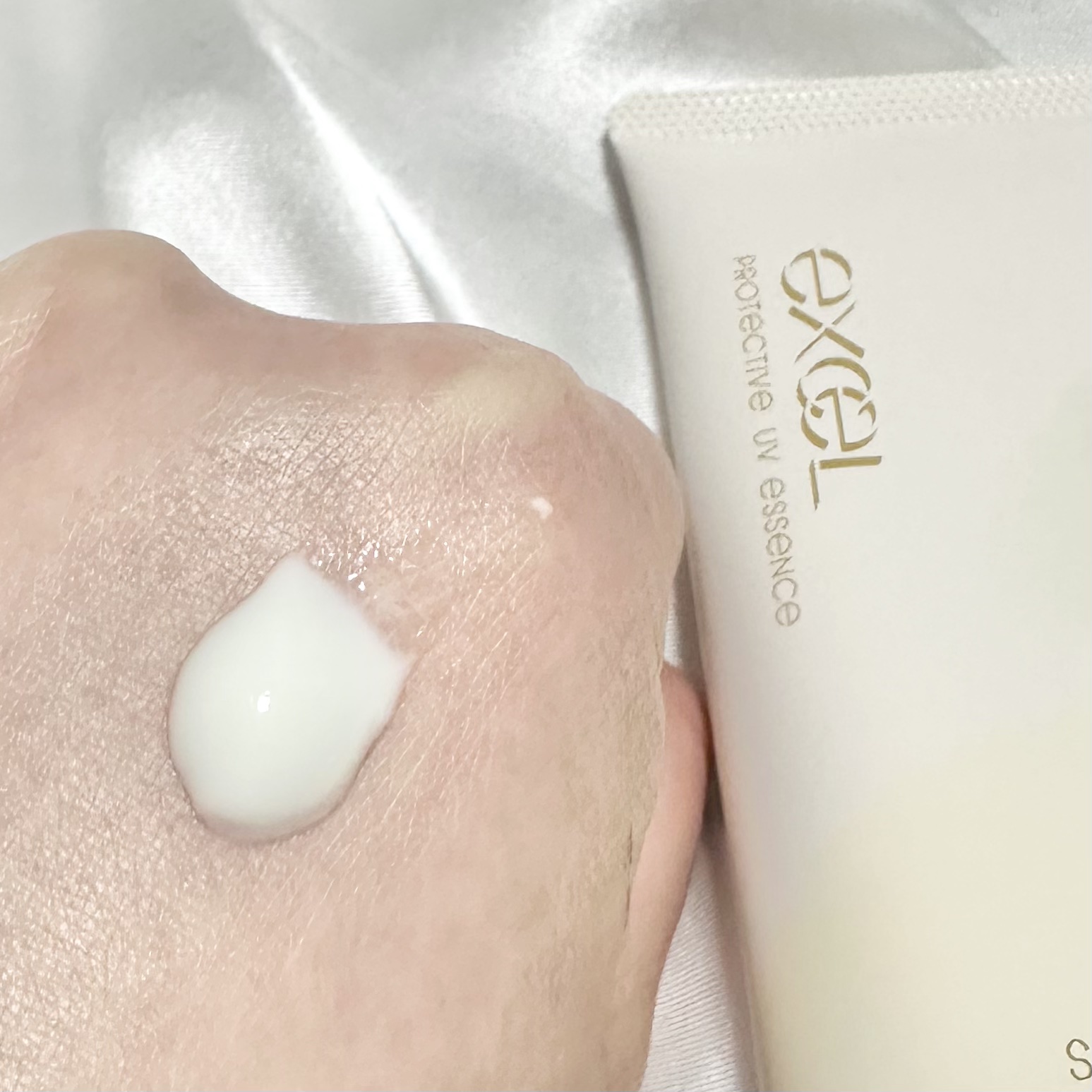 プロテクティブ UVエッセンス 通常品(ベルガモット＆ユーカリの香り)/excel/日焼け止めローションを使ったクチコミ（3枚目）