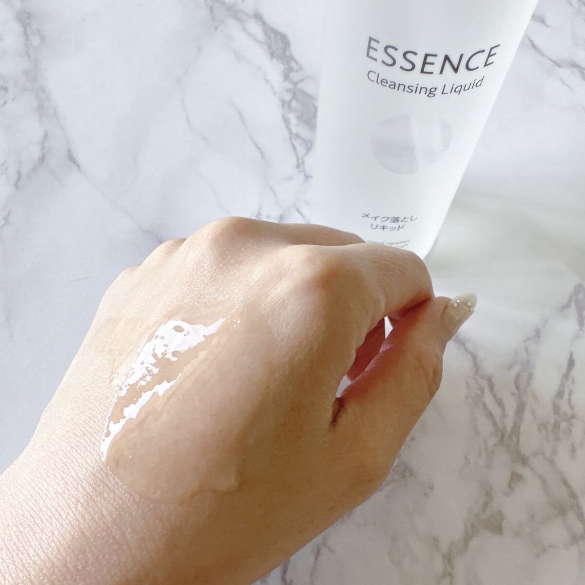 コモエース エッセンスクレジングリキッドのクチコミ「コモエースの朝のリキッド洗顔にハマり中🤍

肌が弱いから今まで朝は水洗顔だけだったけど、コモエ.....」（2枚目）