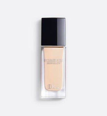 Dior ディオールスキン フォーエヴァー フルイド グロウのクチコミ「こんにちは~❕

今回は
透き通ったような透明感溢れる肌になれるファンデーションを紹介します！.....」（2枚目）