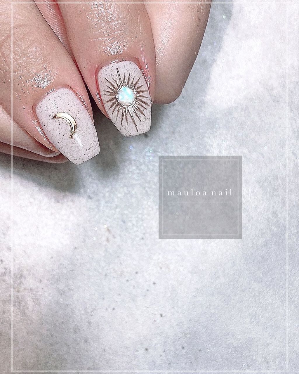 mauloa_nail on LIPS 「・最近太陽と月めっちゃくちゃでる🌞🌛メタリックジェルで描くより..」(1枚目)