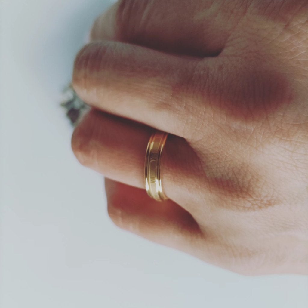 ひろちゃん on LIPS 「#宝石級ラメ動画#ジュエリースタジオ#東京ビックサイト#リング..」(3枚目)