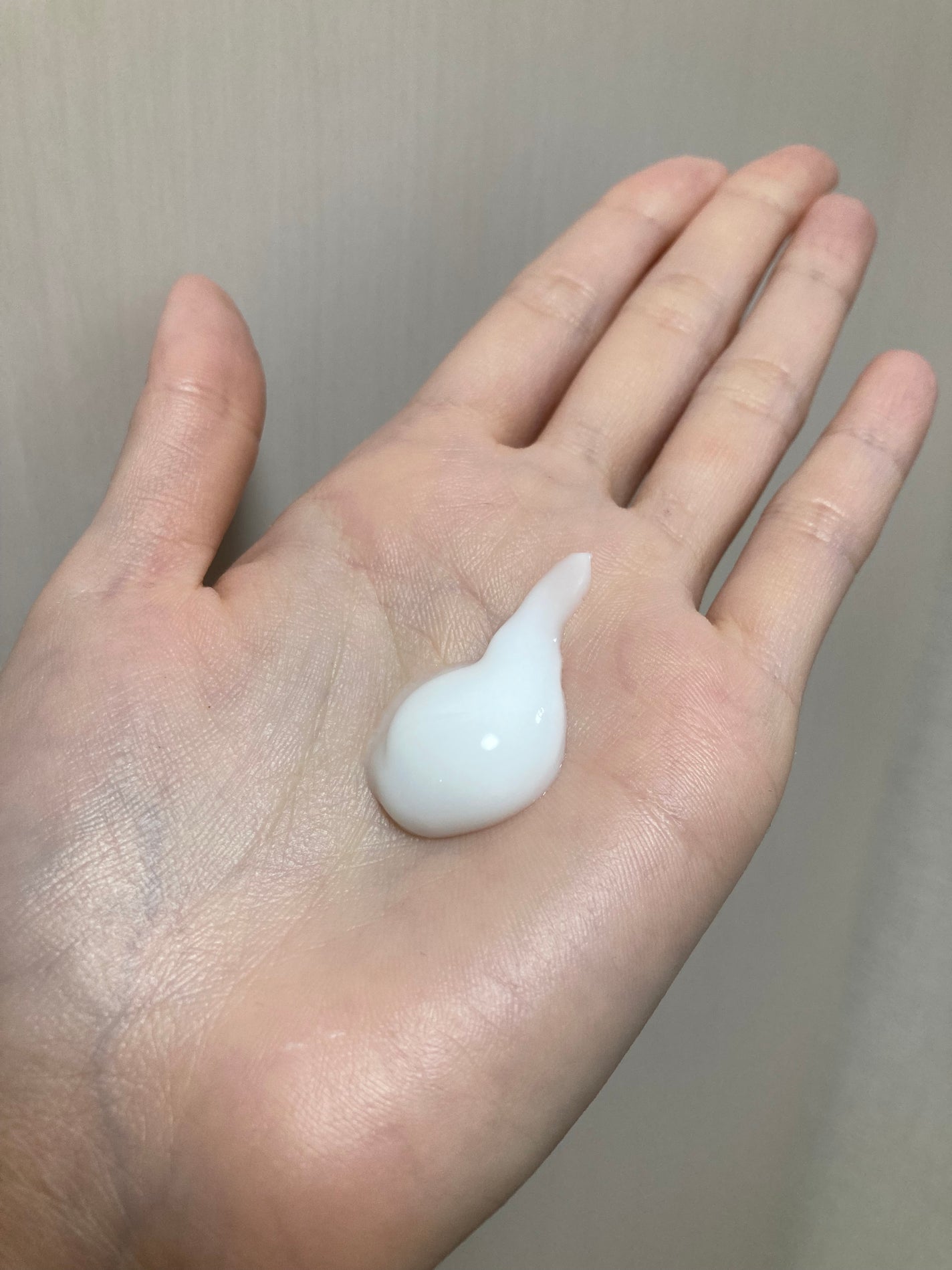 ボディミルク ファインアップル&ガーデニアの香り/アロマリゾート/ボディミルクを使ったクチコミ(5枚目)