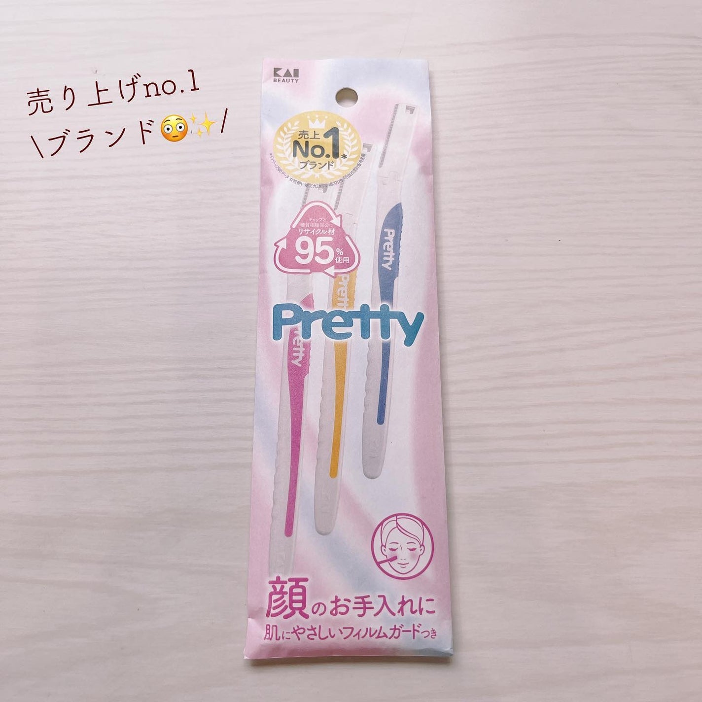 tomo on LIPS 「お顔むだ毛用かみそり☺️✨ 私がメイクに目覚める高..」(1枚目)