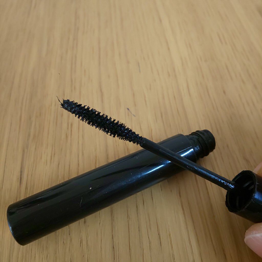 ぱらみ on LIPS 「これは塗りやすくてどんな睫毛にも使いやすいと思います😚💓繊維が..」(2枚目)