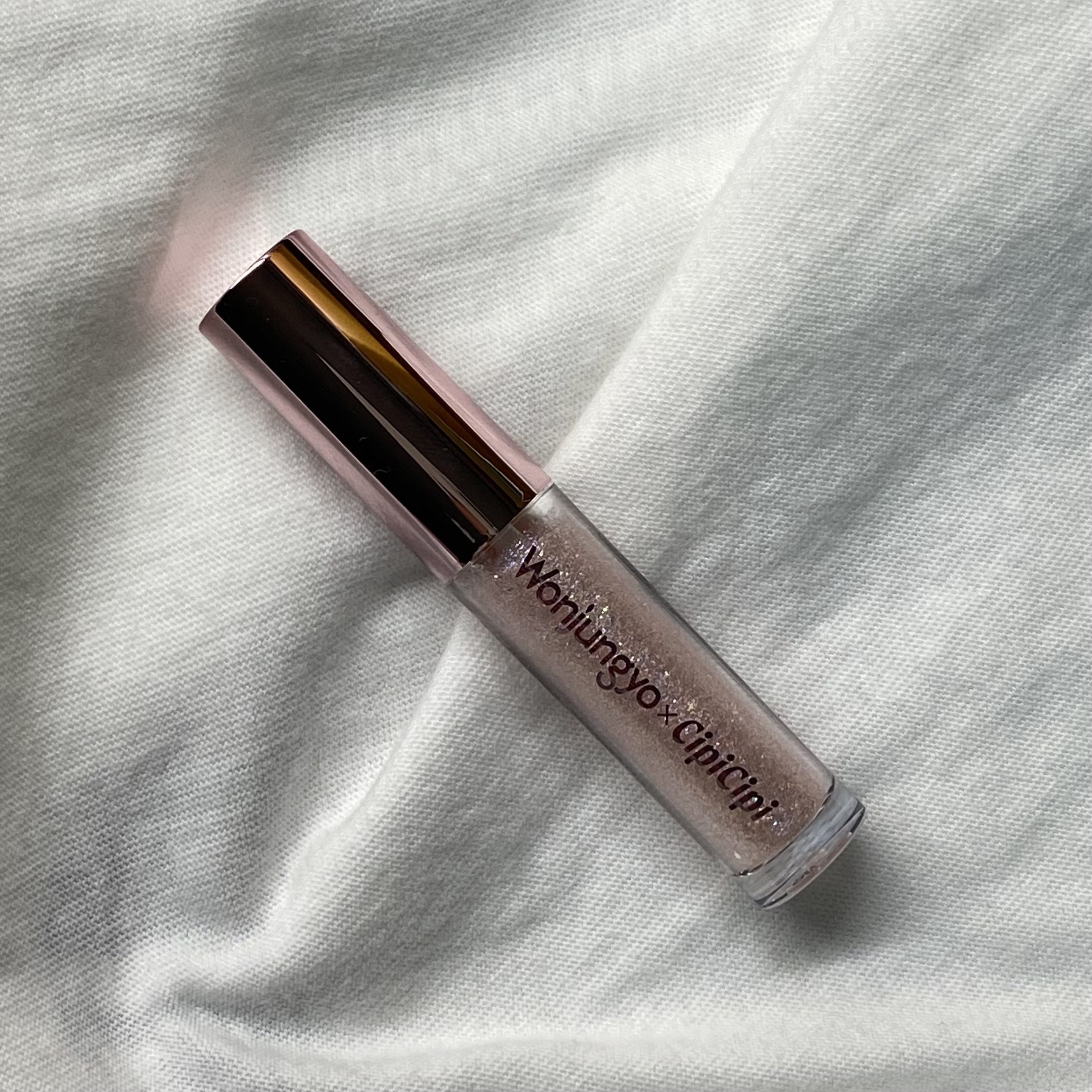 Wonjungyo × Cipicipi 🫧

こんにちは🌞

今日は発売当初からバズりにバズったコラボアイテムを紹介していこうと思います！！

それではスタート📢

Wonjungyo
ダイヤモンドライナー
01 ピンクフィーバー
