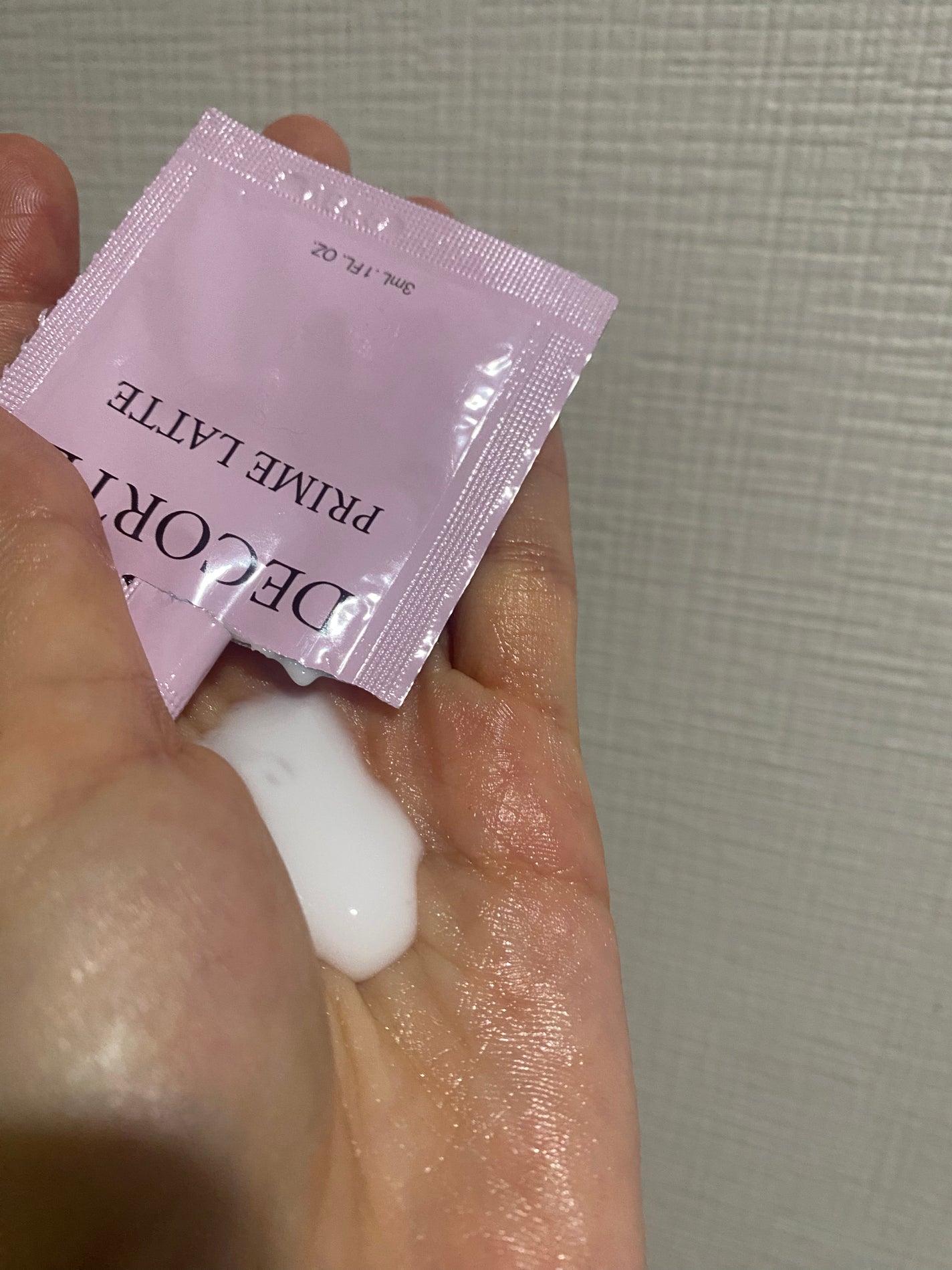 ぷぅぴぃ《紫コス部💜💗》 on LIPS 「DECORTÉコスメデコルテプリムラテ乳液3mlたっぷりミルク..」(3枚目)