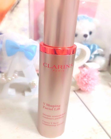 CLARINS Vコントアセラムのクチコミ「
📌CLARINS  Vコントアセラム

小顔美容液と聞いて即買いしました（笑）

フェイスラ.....」（1枚目）