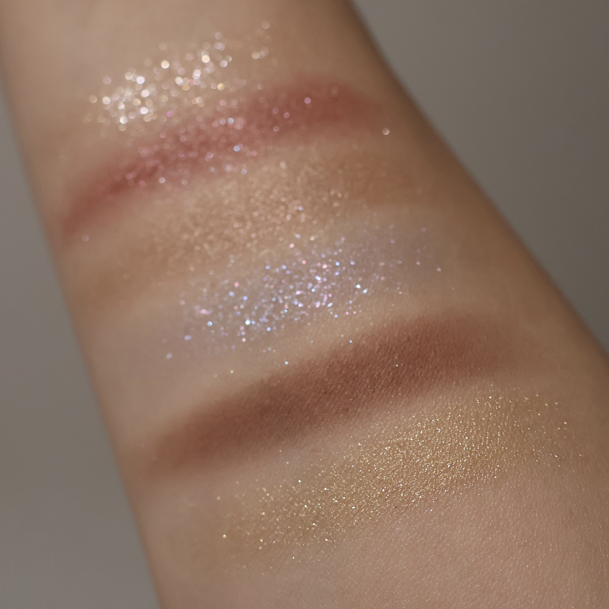 ホリデーアディクション アイシャドウパレット“アンノウンファミリア”/ADDICTION/アイシャドウパレットを使ったクチコミ（3枚目）