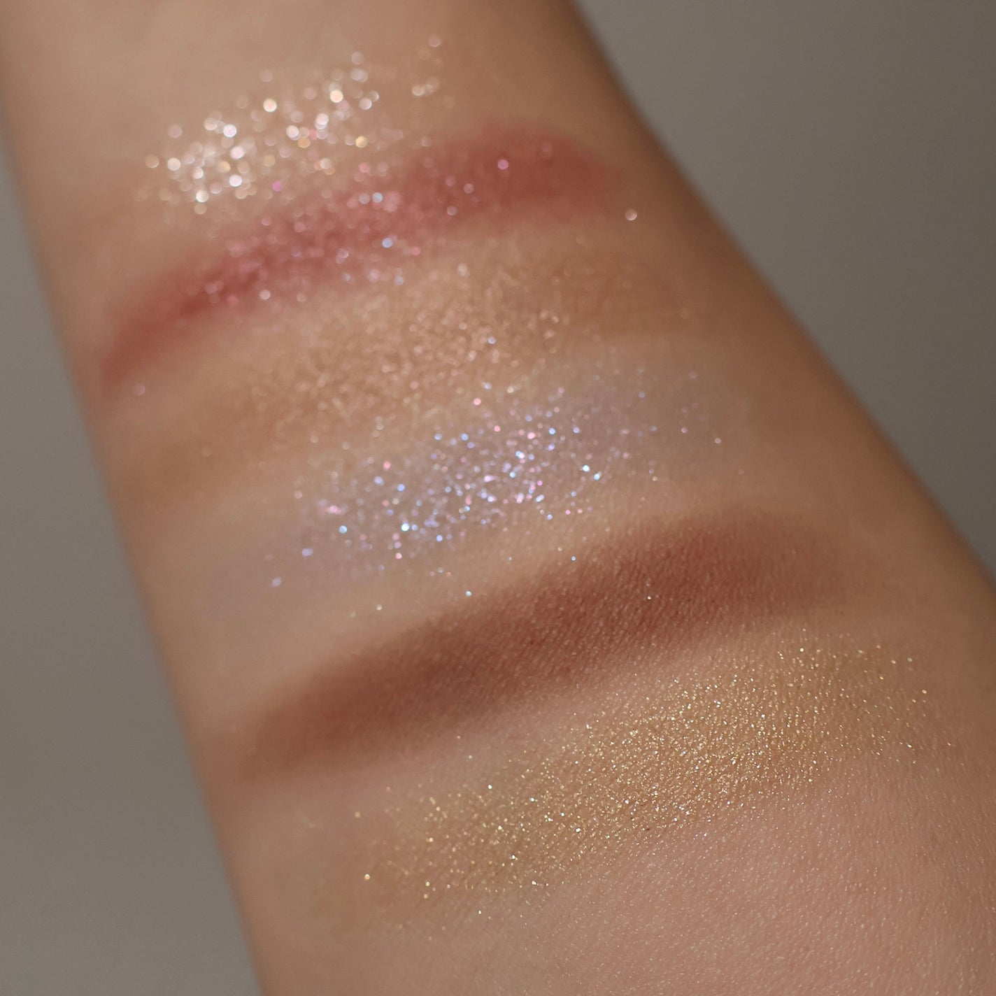 ホリデーアディクション アイシャドウパレット“アンノウンファミリア”/ADDICTION/アイシャドウパレットを使ったクチコミ(3枚目)