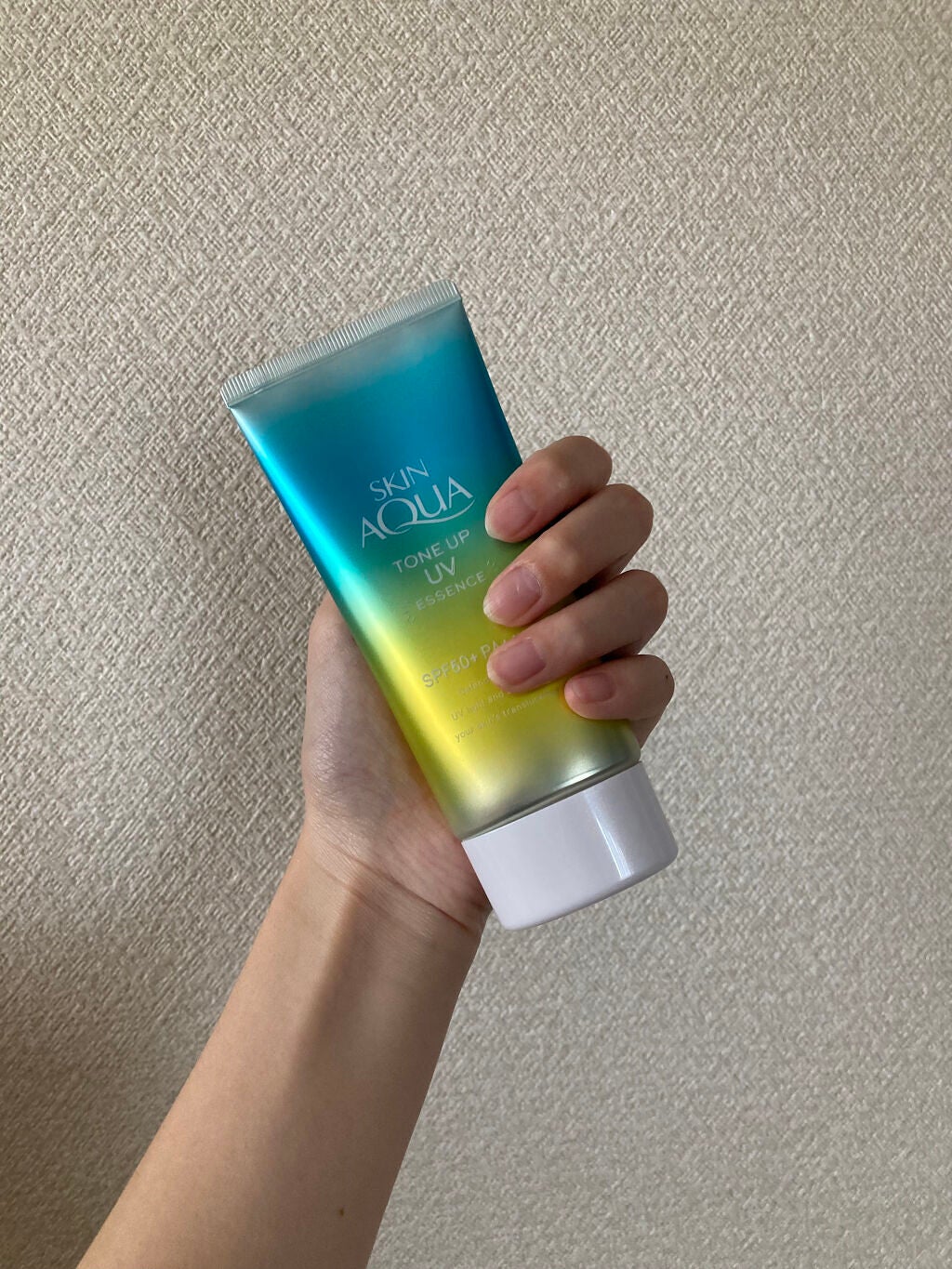 MISAKI on LIPS 「初投稿!!!!“SKINAQUAトーンアップuv🌵”・自然に透..」(1枚目)