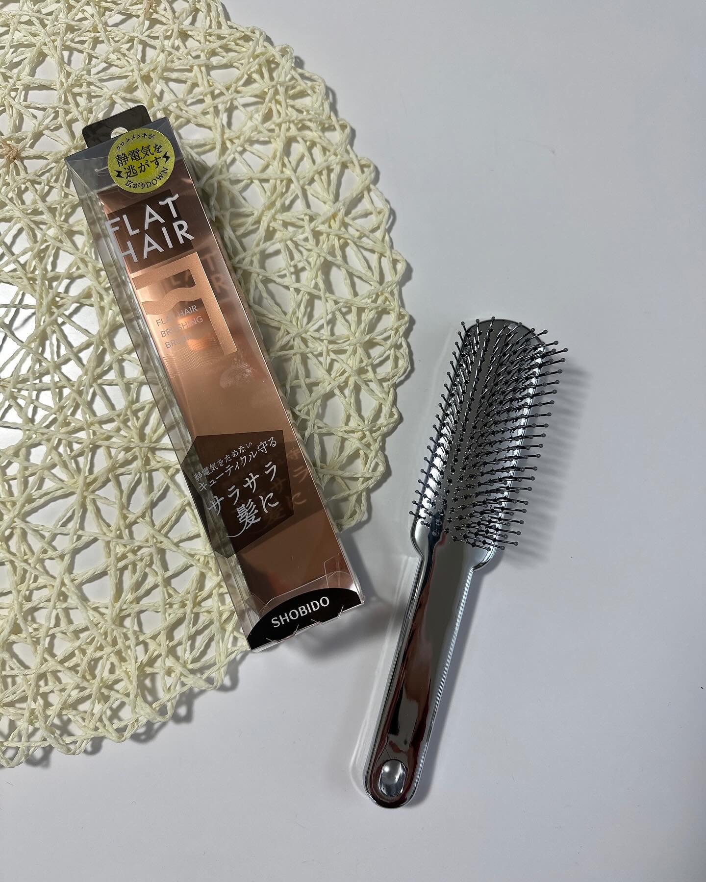 SHOBIDO フラットヘア  ブラッシングブラシのクチコミ「髪パチパチ、グッバイ👋

やってまいりました、
うるさくても静電気の季節💡
手がE.T.状態（.....」（3枚目）