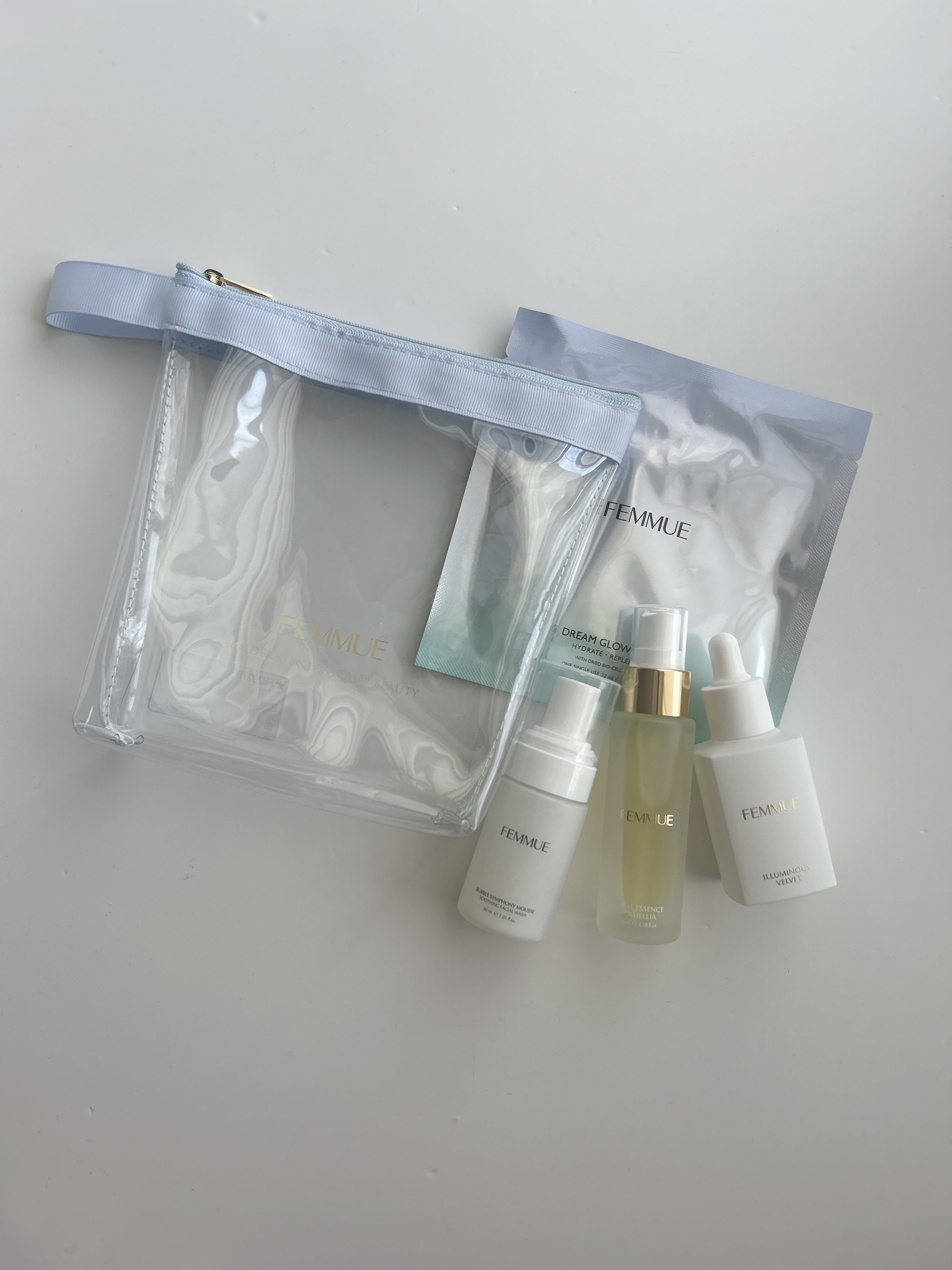 #毛穴レス肌の作り方 

ポーチが可愛くて、スキンケアは間違いなくいいので
夏にぴったりのスキンケアが限定セットになった
ものを購入。

夏は毛穴が開きがち🌻

femmueのスキンケアで、毛穴の奥からしっかり保湿！


・イルミナスベル