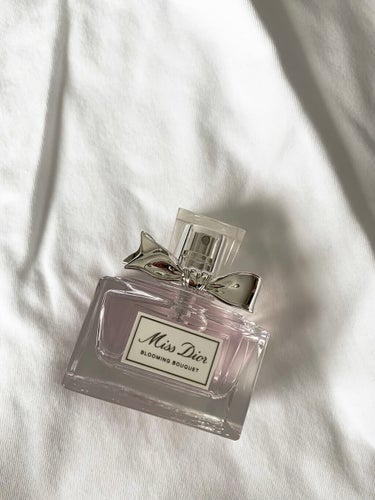 今年1年頑張った自分へのご褒美コスメ💄

ミス ディオール ブルーミング ブーケオードゥトワレ（30㎖）

Diorの香水の中でも知名度、人気度共にとても高い「ブルーミング ブーケ」の香水をご褒美コスメ