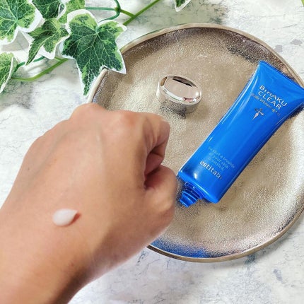 Rie_beauty on LIPS 「\これ1本で美白・保湿・エイジングケアが叶う!/薬用美白オール..」(4枚目)