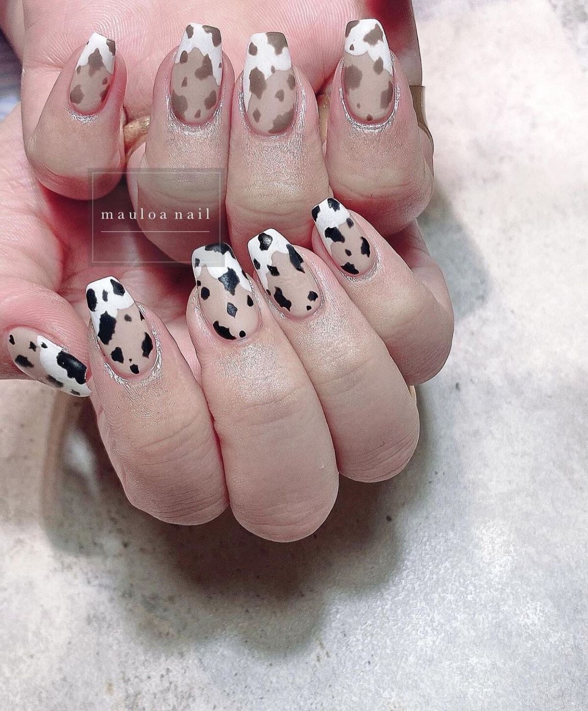 シルバーネイルのネイルデザイン | LIPS