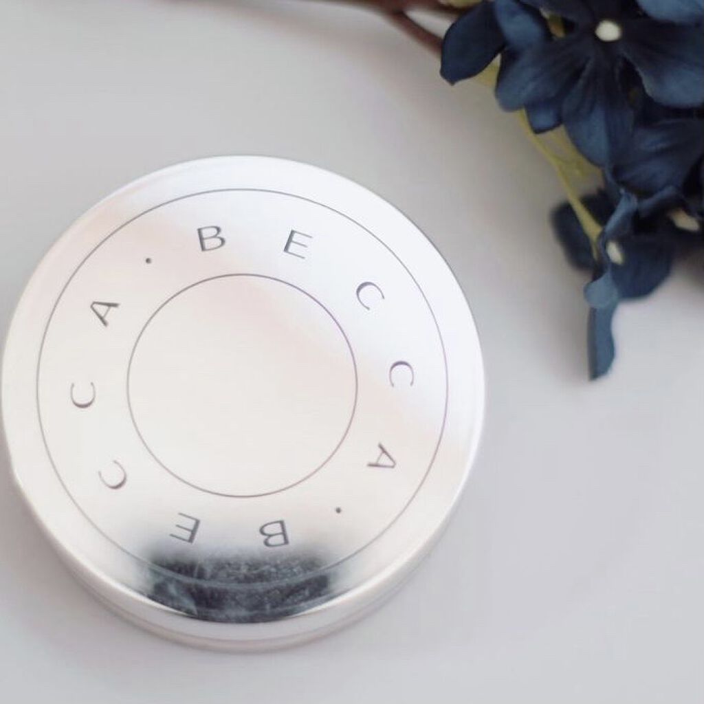 BECCA Hydra-Mist Set & Refresh Powderのクチコミ「50%が水分とグリセリン！
ブラシで肌にのせるとひんやり濡れたような不思議な感覚に…！.....」（2枚目）