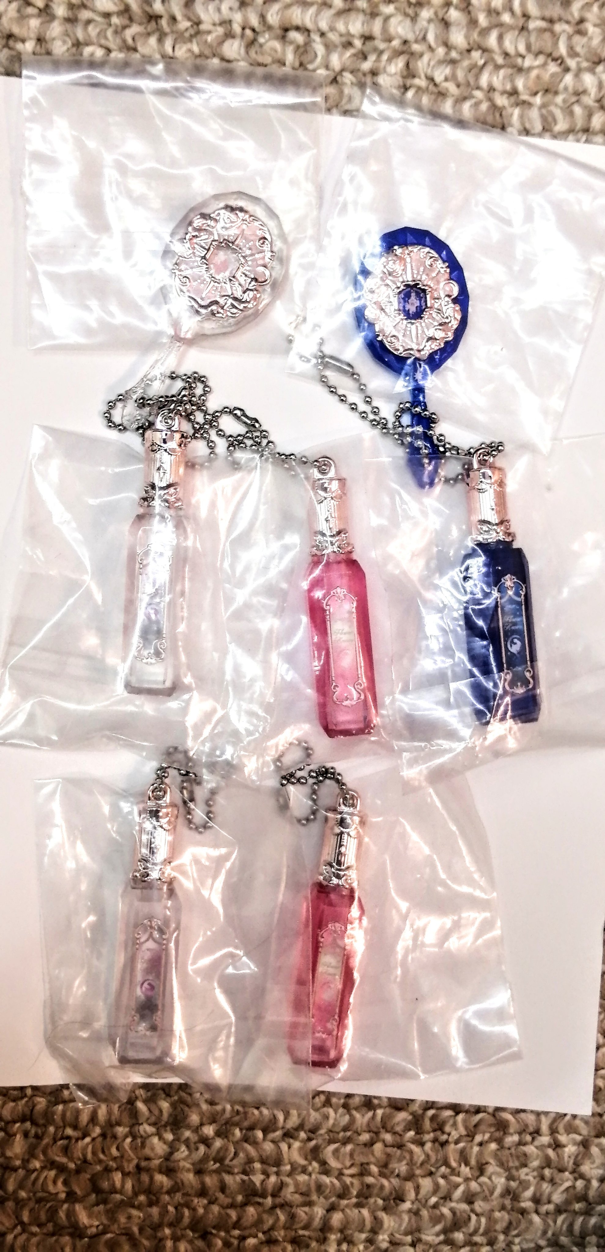 【ついにガチャになっちゃった】FlowerKnows 月光人魚シリーズ キーホルダー

言わずと知れたフラワーノーズの可愛さ。知らない人は今すぐ見て来ないと先生、怒りますわよ！！

いやしかしこれ大人気すぎて
キャンメイクのガチャも引けなく