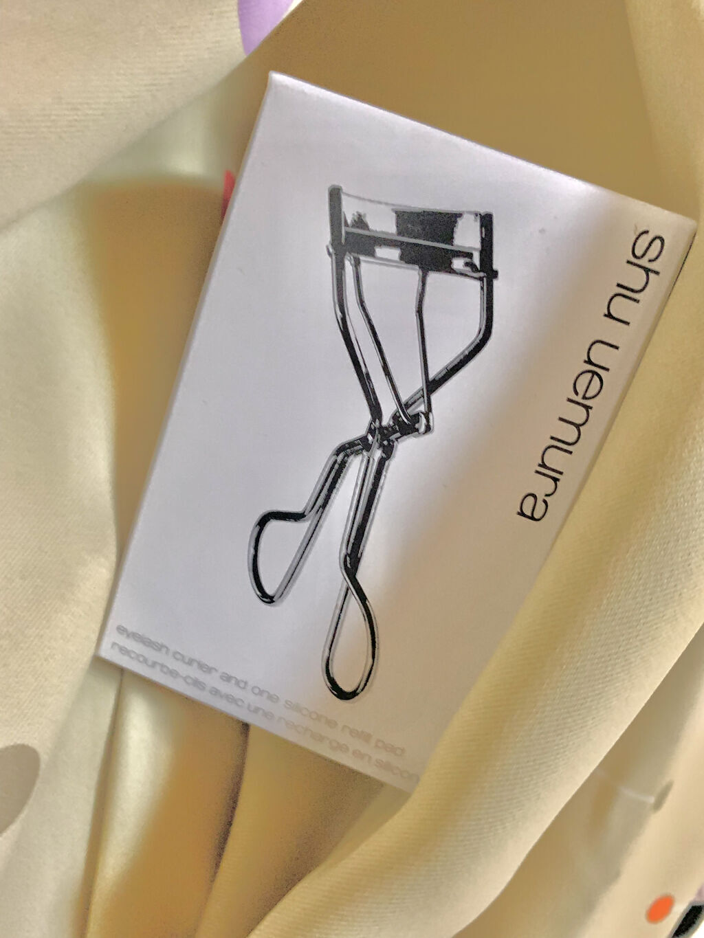 shu uemuraのアイラッシュ カーラー

今まで持ち運びしやすいのを重視して、無印良品の携帯用アイラッシュカーラーを使っていたのですが
家で使うなら大きくてもいいかな、と思い買ってみました！！

使用感ですが、正直あまり良くはありませ