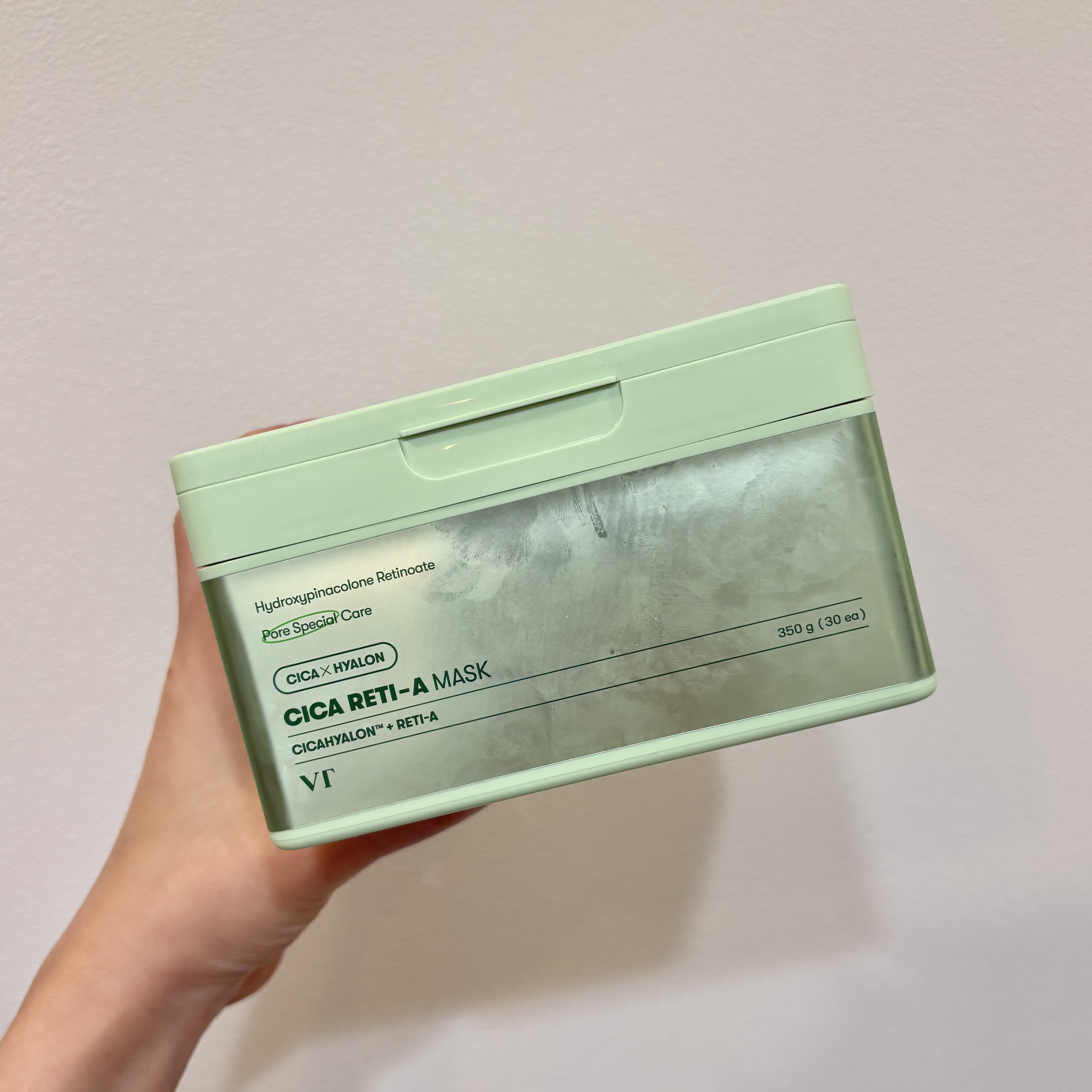 【最強！シカ✖️レチノールパック♡】

VT
シカレチA マスク

お肌を整えてくれるシカ成分と
レチノールが配合されたパック！

たっぷりの美容液がひたひたになってて、
お肌を潤わせてくれる◎

シートは少しはがれてきやすいけど、
使いや