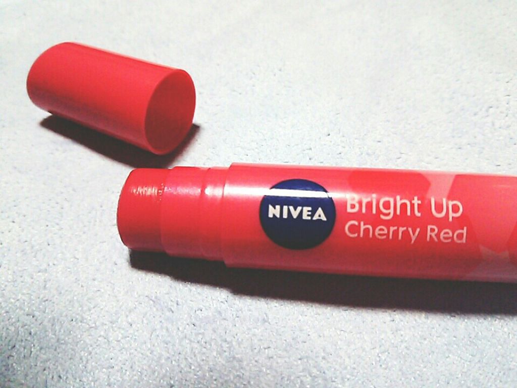 モイストピュアカラーリップ/ニベア/リップクリームを使ったクチコミ（2枚目）