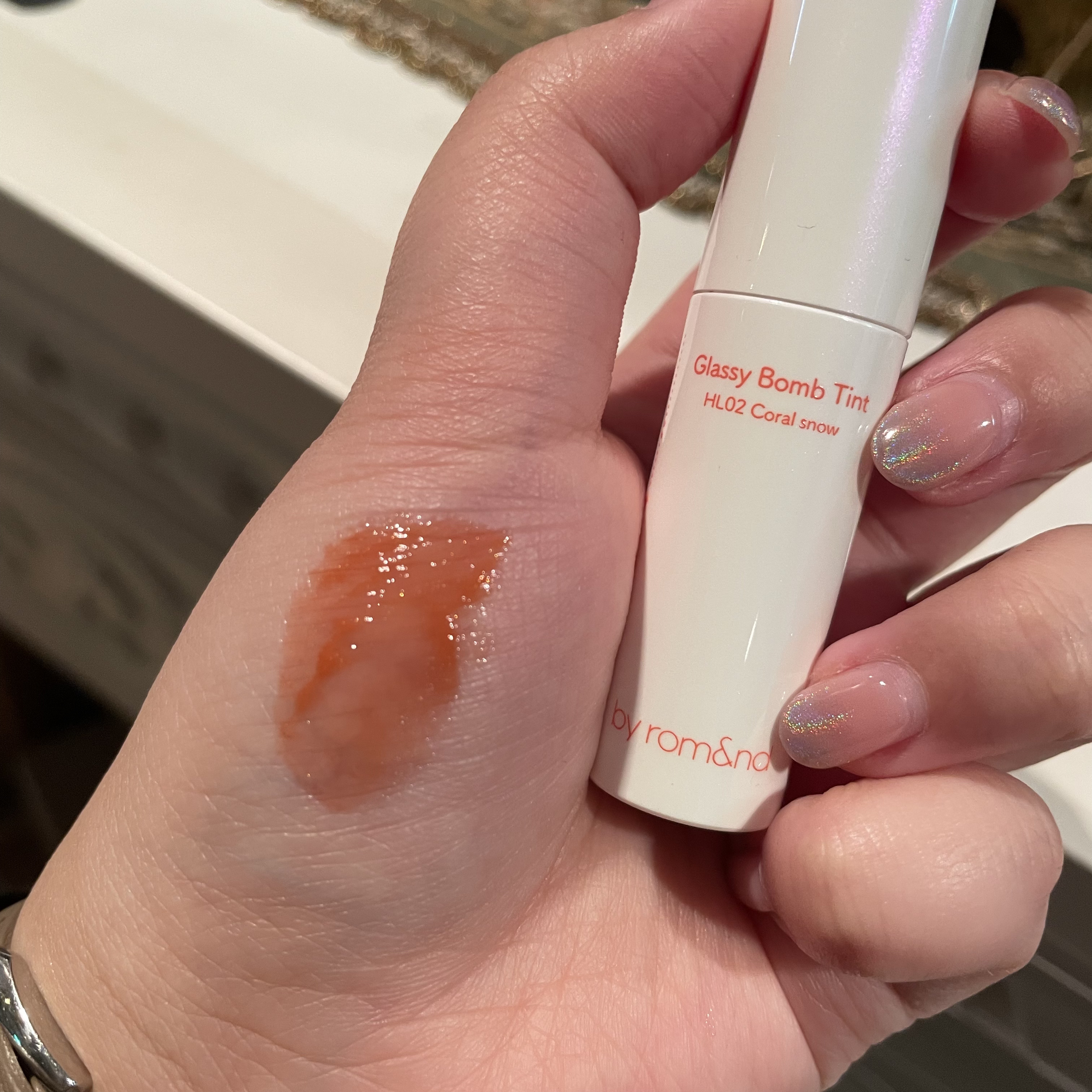 アンドバイロムアンド　グラッシーボムティント HL02 CORAL SNOW/&nd by rom&nd/リップティントを使ったクチコミ（2枚目）