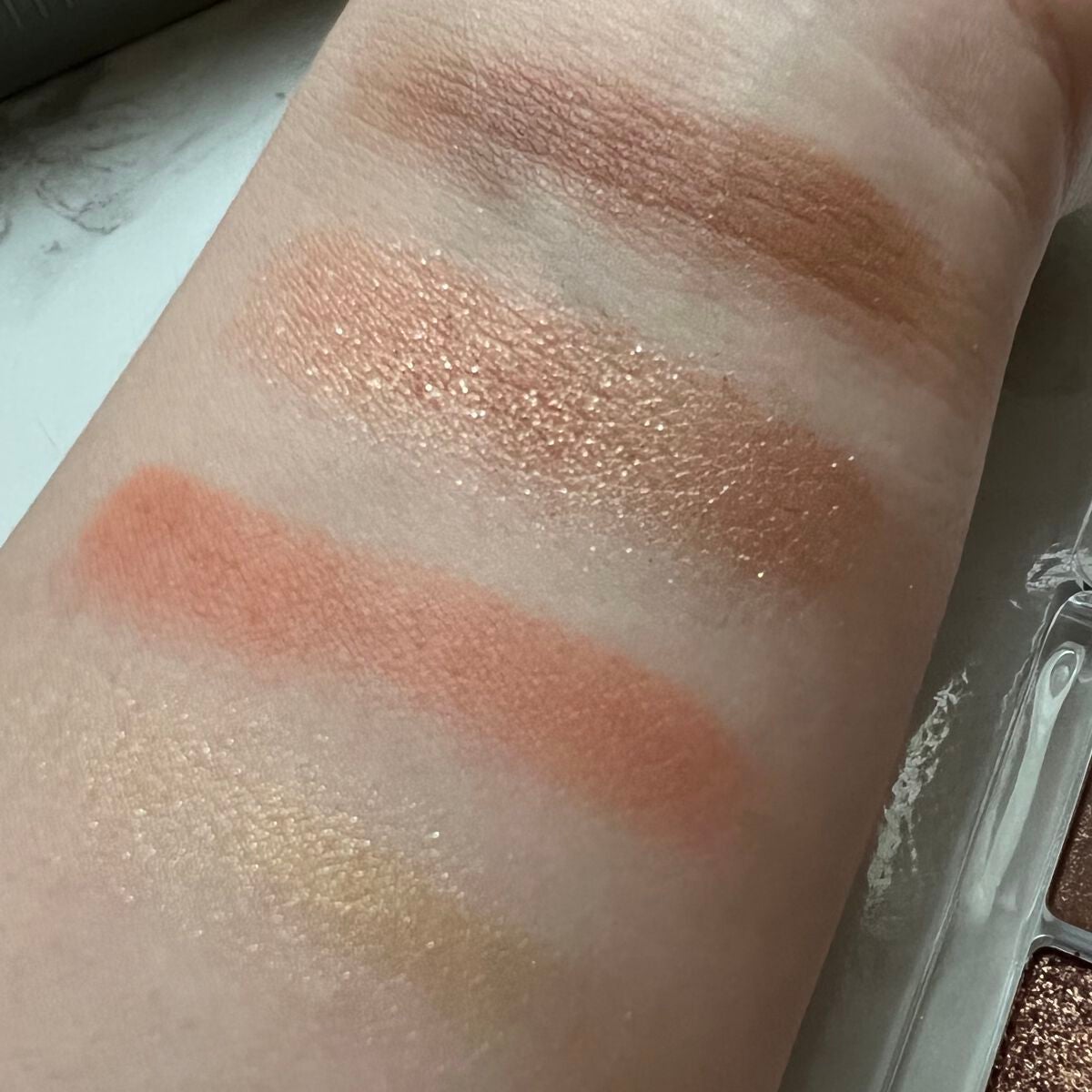 キャビアモイストタッチアイカラー /VOW/アイシャドウパレットを使ったクチコミ(6枚目)