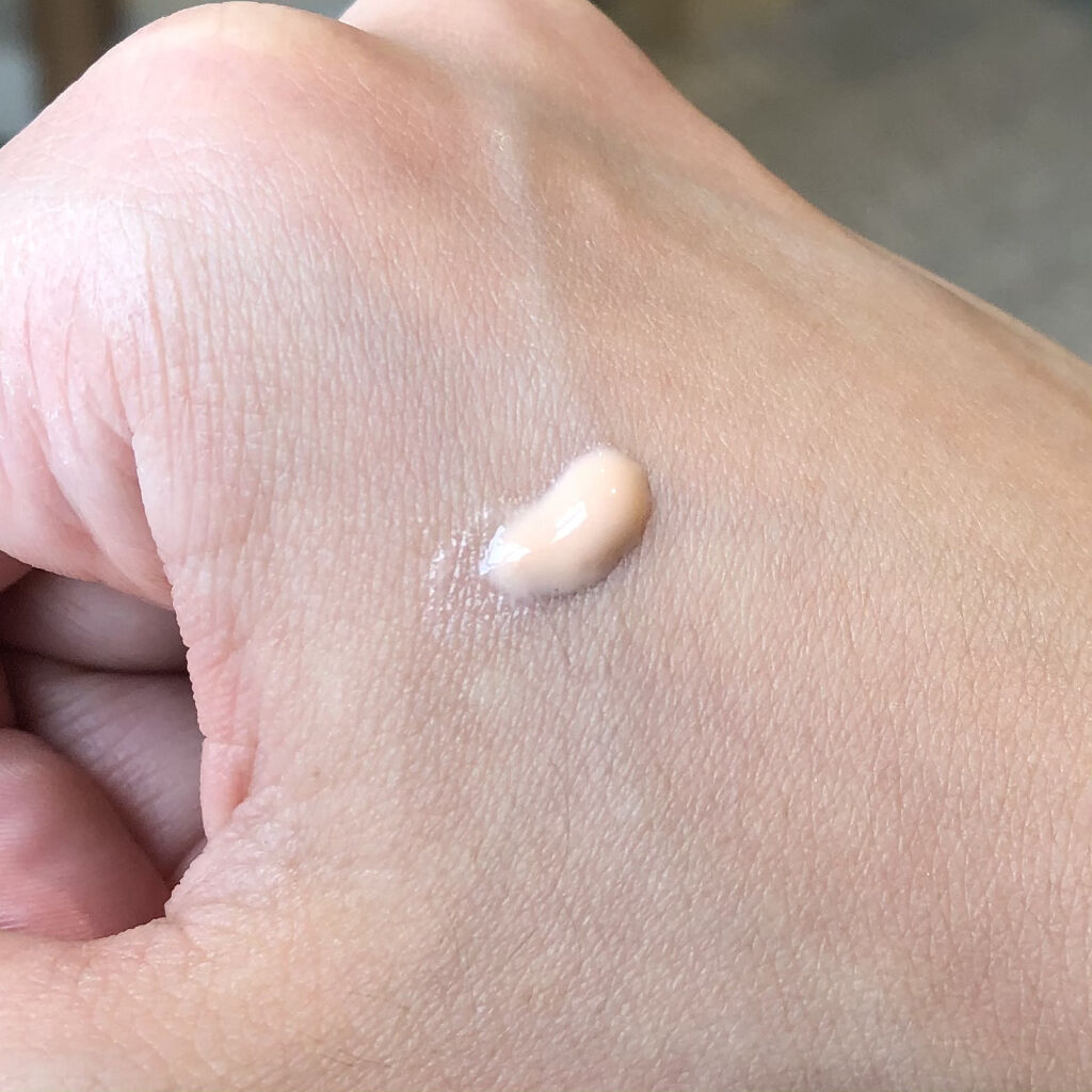 LUNASOL デイトリートメントアイエッセンスのクチコミ「LUNASOL　デイトリートメントアイエッセンス✨

目元用美容液です✨

ピンクベージュ色で.....」（2枚目）