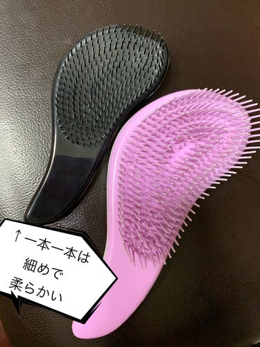 セリア セリア ヘアブラシのクチコミ「アヌシは髪の量が多く、ロングヘアーも簡単にとかせるので気に入って！数年愛用しています。
(若干.....」（3枚目）