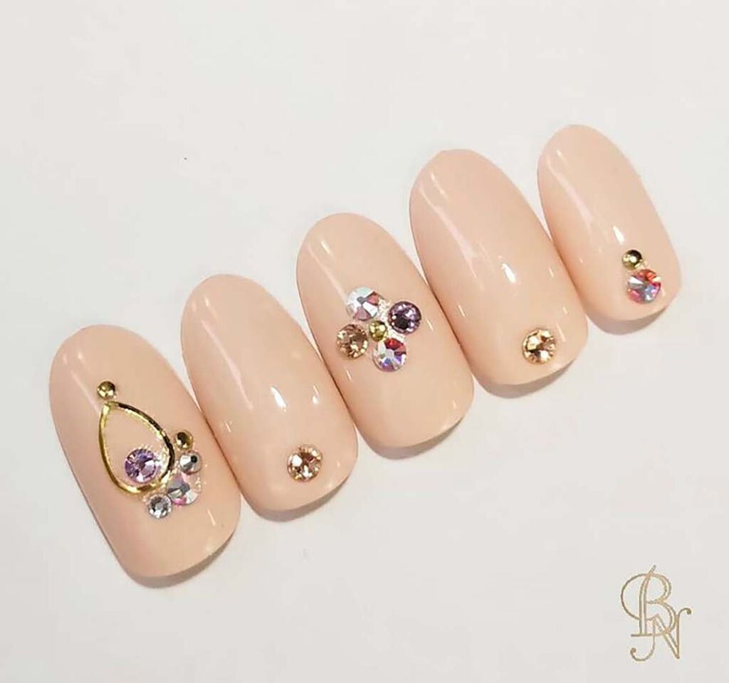 Miliea ミリア　ジュエリーストーンネイルシール　全16種類/ビー・エヌ/ネイルシールを使ったクチコミ（2枚目）