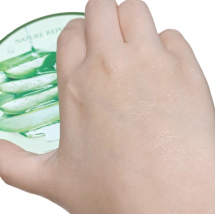 マイルド&モイスチャーアロエジェル/ネイチャーリパブリック/ボディローションを使ったクチコミ(4枚目)