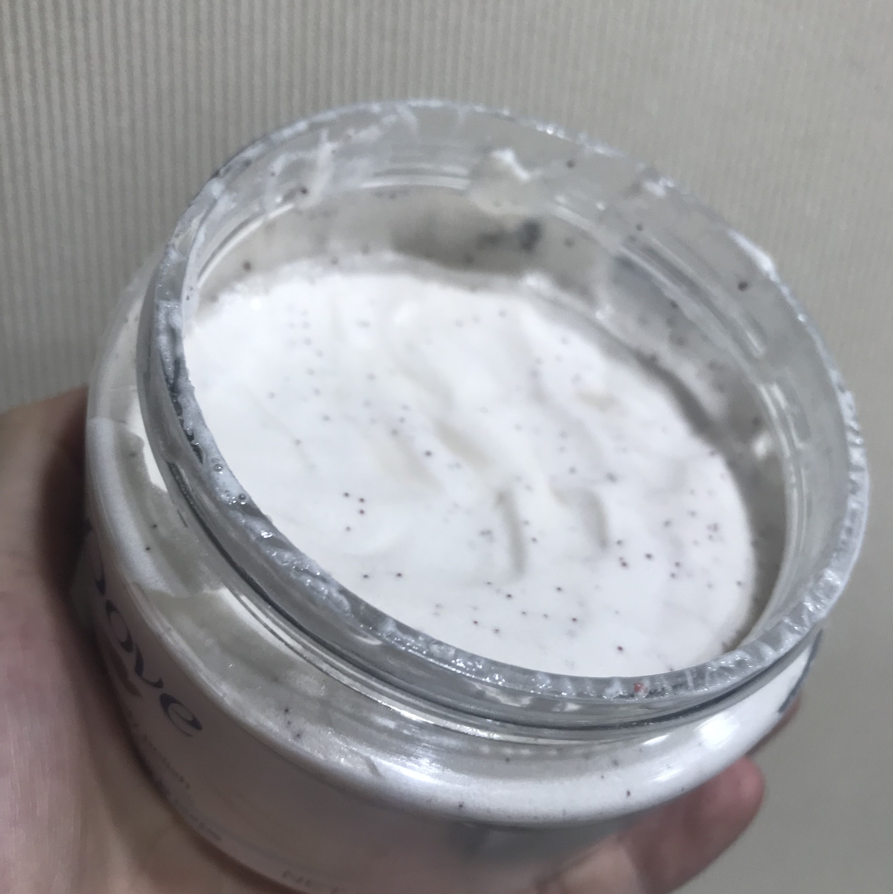 クリーミーボディスクラブ マカダミア&ライスミルク 298g/ダヴ/ボディスクラブを使ったクチコミ（2枚目）