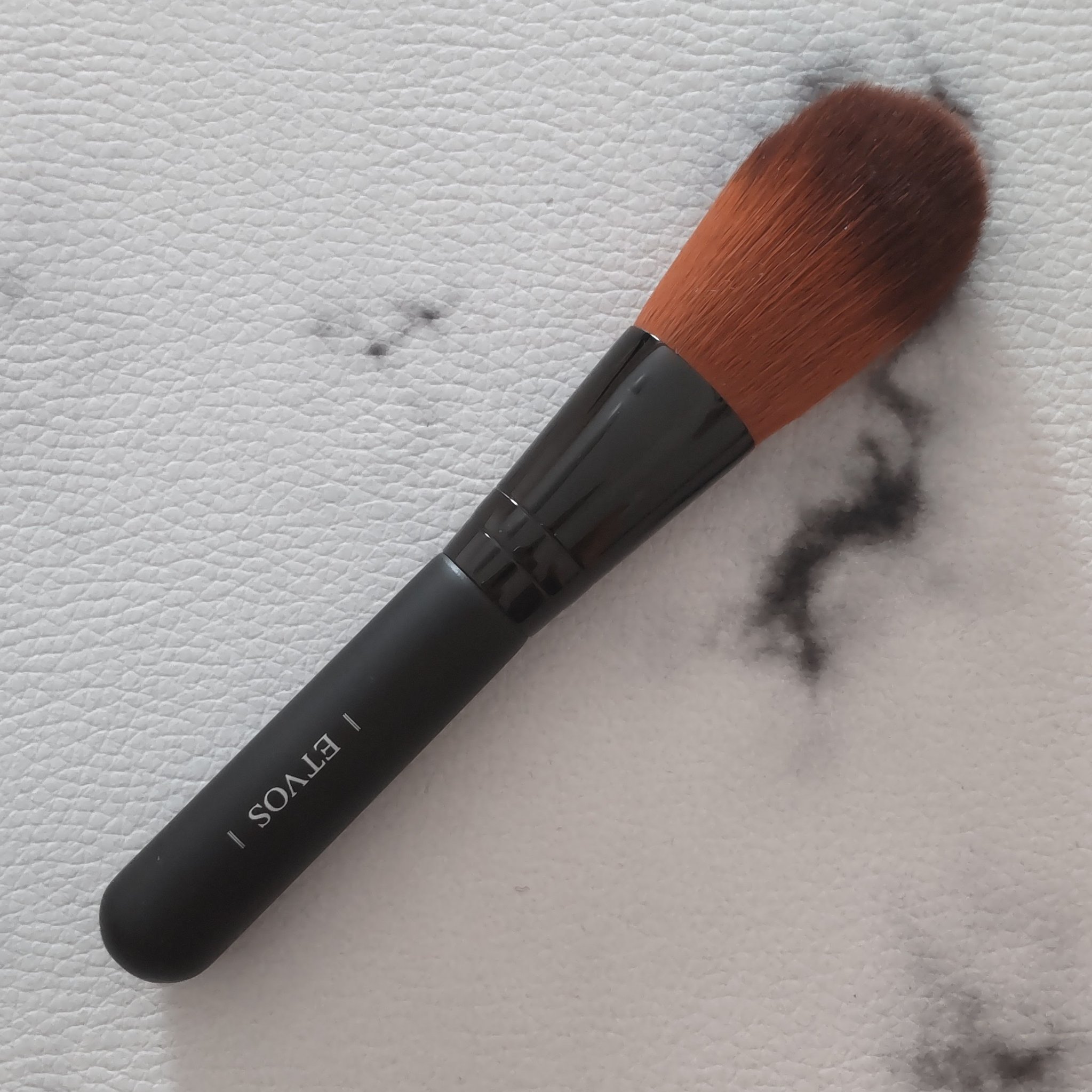 エブリースキンラスターフェイスパウダー・パウダーブラシのセット