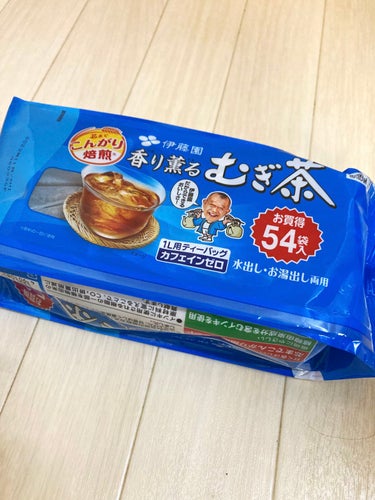 むぎ茶♪ドラッグストアで約200円

毎日欠かさず飲む麦茶。
安定の味です。
2L作るのに2パック使います。
2パックで、約7円です。

水筒を持参し、飲料代を節約♪