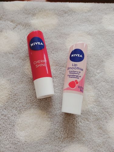 ニベア リップケアシャインシリーズ 韓国限定 Nivea 海外 の口コミ チェリー ストロベリー クランベリー ラズ By Enjoy 敏感肌 30代前半 Lips