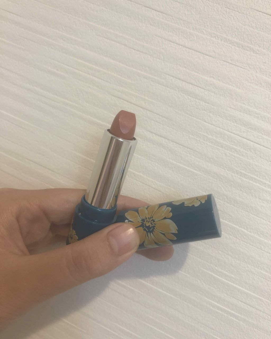 こんにちはむぎです！
普段は看護師をしててあまり派手な口紅は付けれないんですけど
まぁ仕事中はマスクですが
すっぴんリップはもの足りず
ナチュラルでかわいいリップを探して
やっとめぐりあえました🥰
.
ちふれ
口紅 ベージュ系
ケースは限