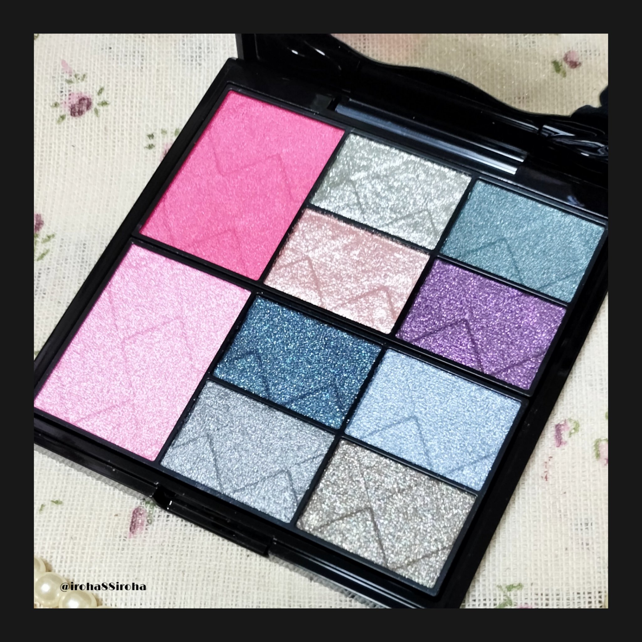 メイクアップ パレット  02 ドラマティックで大胆なカラーパレット/ANNA SUI/アイシャドウパレットを使ったクチコミ（2枚目）